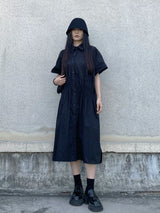 ブラックのシャツワンピース 着用 斜め