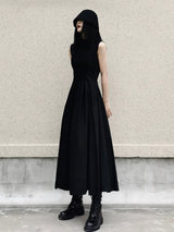 ブラックのロングワンピース 着用 斜め 全身