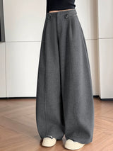 グレーのハイウエスト バレルパンツ 着用 全身