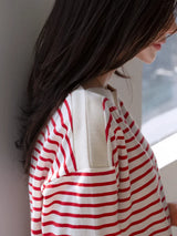 レッドのボーダーTシャツ 肩のリブ使いのアップ