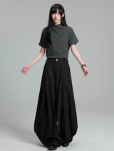 グレーのコットンTシャツ 斜め