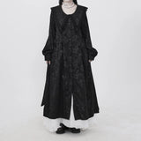 ブラックのジャカードワンピース 着用 正面 大きめ襟