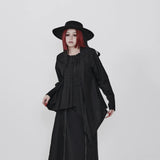 ブラックのアシンメトリーシャツ 着用 斜め