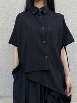 アシンメトリーな裾の半袖シャツ 着用 正面