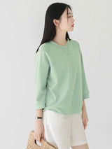 ミントグリーンのTシャツ 着用 横向き
