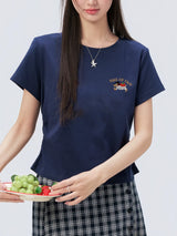 下集シリーズ｜ワンポイント刺繍 サイドシャーリング 半袖Tシャツ｜正肩 短め丈 2カラー S〜XL