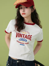 下集シリーズ｜バーシティ風ロゴプリント リンガーTシャツ｜レッドトリム 短め丈 スリム ホワイト S〜XL