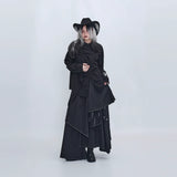 ブラックのドレープシャツ 着用 全身