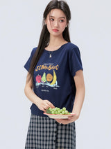 下集シリーズ｜ネイビー フルーツキャラクタープリント 半袖Tシャツ｜正肩 スリム 短め丈 2カラー S〜XL