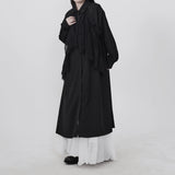 ブラックのフリルワンピース 着用 斜め 胸元のフリル