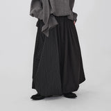 ブラック×ストライプのスカートパンツ 着用 サイド