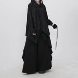 ブラックのレース切り替えシャツ 着用 紐を垂らしたポーズ