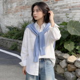 ホワイトのシャツ 着用 横向き