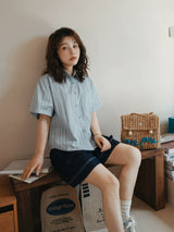 デニムハーフパンツ 着用 座りポーズ