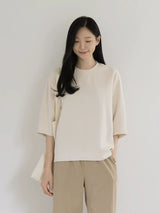 クリームの無地中袖Tシャツ 着用