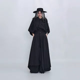 ブラックのスカートパンツ 着用 正面 帽子付き
