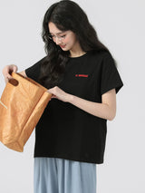 下集シリーズ｜胸元の赤い刺繍ロゴ 半袖Tシャツ｜ジャージー綿 ややゆったり ブラック S〜XL
