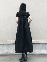 ギャザー胸元のジャンスカ 着用 後ろ姿