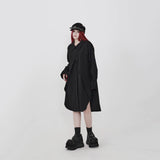 ブラックのシャツワンピース 着用 斜め全身