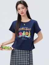下集シリーズ｜ネイビー フルーツキャラクタープリント 半袖Tシャツ｜正肩 スリム 短め丈 2カラー S〜XL