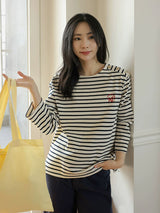 ボーダーTシャツ 着用 バッグを持って 正面