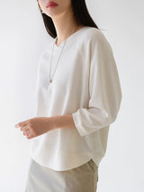 ホワイトのラグラン七分袖Tシャツ 着用 横から