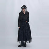 ブラックのチュールスカート 着用 全身 斜め