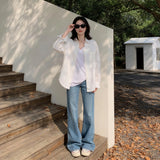 ホワイトのシャツ 着用 全身
