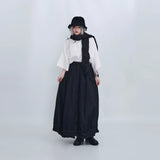 ブラックのロングスカート 着用 全身 斜め