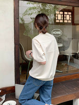 クリームの半袖Tシャツ 着用 後ろ姿