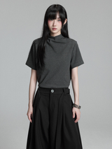 モックネックTシャツ×ワイドパンツ コーディネート 3