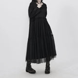 ブラックのチュールワンピース 着用 横向きのポーズ
