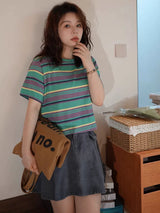 グリーンのボーダーTシャツ 着用 ショルダーバッグを持って