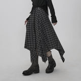 ブラックチェックのスカート 着用 全身 歩くポーズ