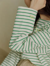 グリーンのボーダーTシャツ 袖口のストライプ ディテール
