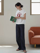 ホワイトのTシャツ×デニム 全身