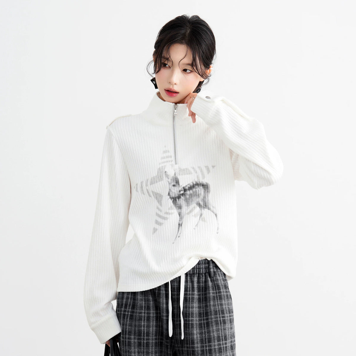 万有引力シリーズ｜ハーフジップ ハイネック 長袖Tシャツ｜鹿と星のプリント ホワイト 春 秋
