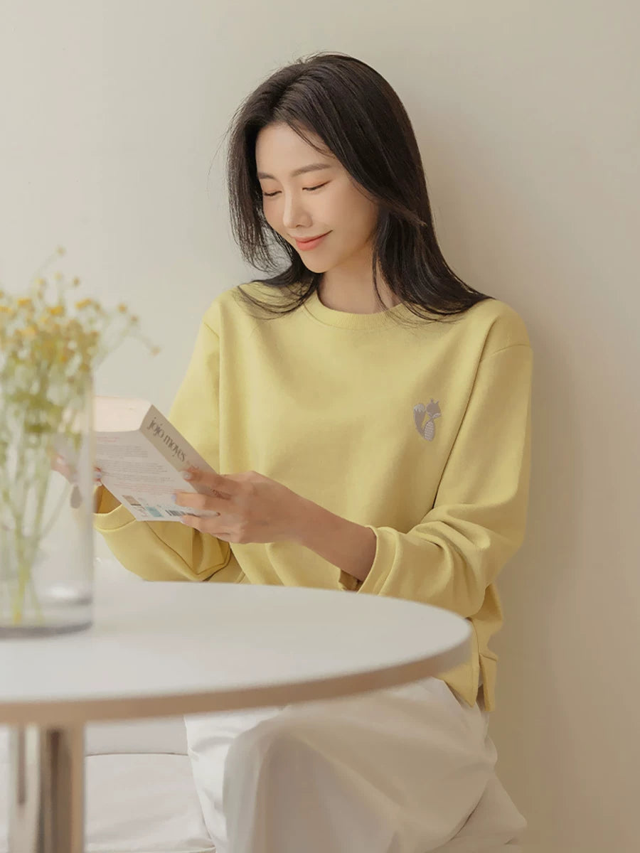 左品シリーズ｜コットン 長袖Tシャツ｜ゆったり ワンポイント刺繍 サイドスリット ライトイエロー M〜XL