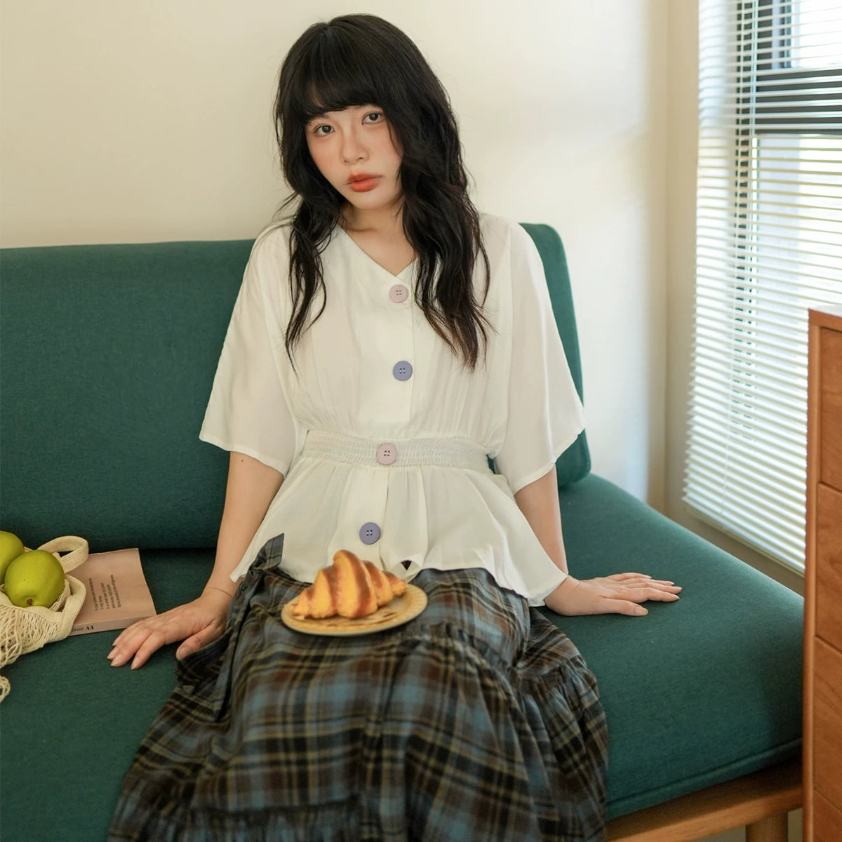 陽光蘿莎シリーズ｜Vネック ペプラムブラウス｜五分袖 ウエスト切り替え ホワイト S〜XL