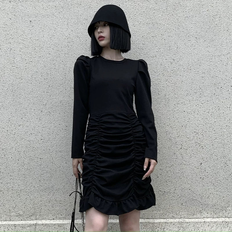GUYIシリーズ｜パフショルダー ギャザー切り替え フリルヘム ミニワンピース｜ブラック 長袖 ストレッチ