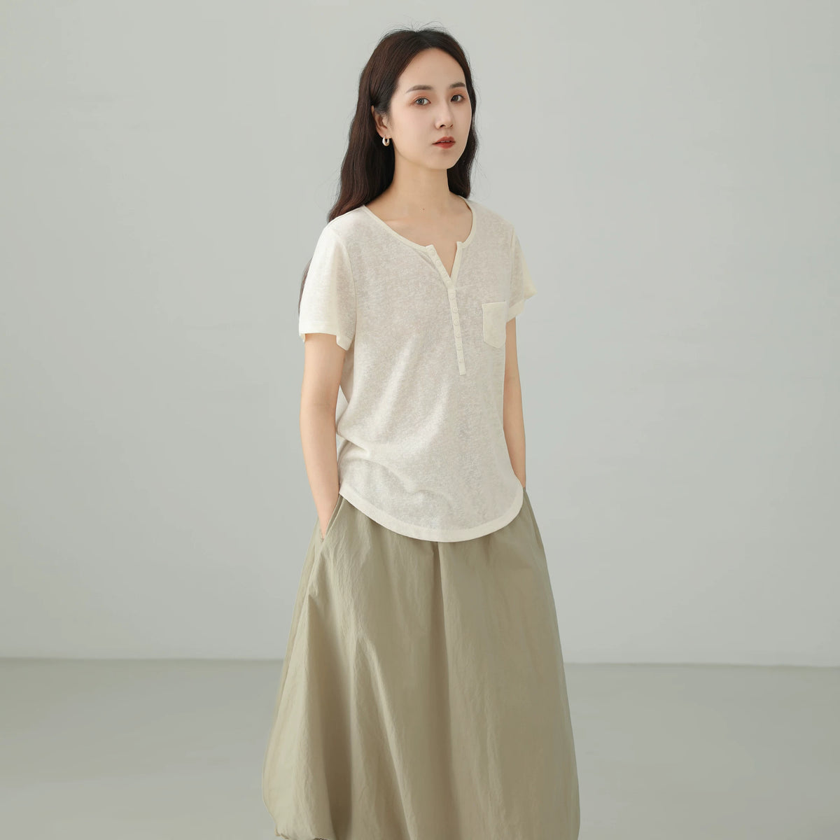 原途シリーズ｜リヨセル混 Vネック 半袖Tシャツ｜小さなボタン 胸ポケット ラウンドヘム ゆったり 薄手 アイボリー S〜XL