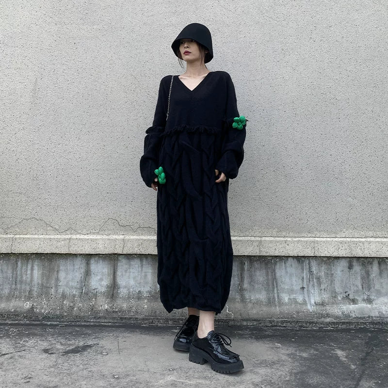 GUYIシリーズ｜Vネック ケーブル編み ロングニットワンピース｜ブラック フリンジ ゆったり フリーサイズ