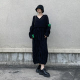 GUYIシリーズ｜Vネック ケーブル編み ロングニットワンピース｜ブラック フリンジ ゆったり フリーサイズ