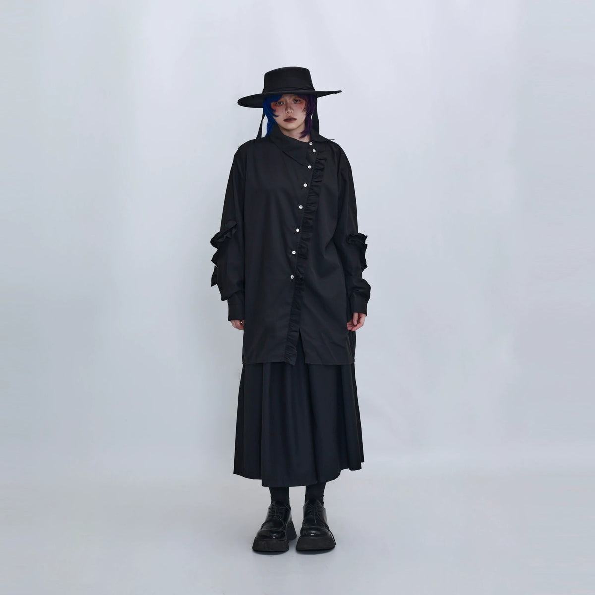 隠覓シリーズ｜斜め前立てのフリルロングシャツ｜袖フリル ドロップショルダー ゆったり ブラック フリーサイズ