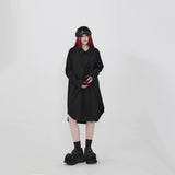 隠覓シリーズ｜黒のシャツワンピース｜交差する前合わせ 不規則な弧の裾 ドロップショルダー 少し広がる袖口 フリー
