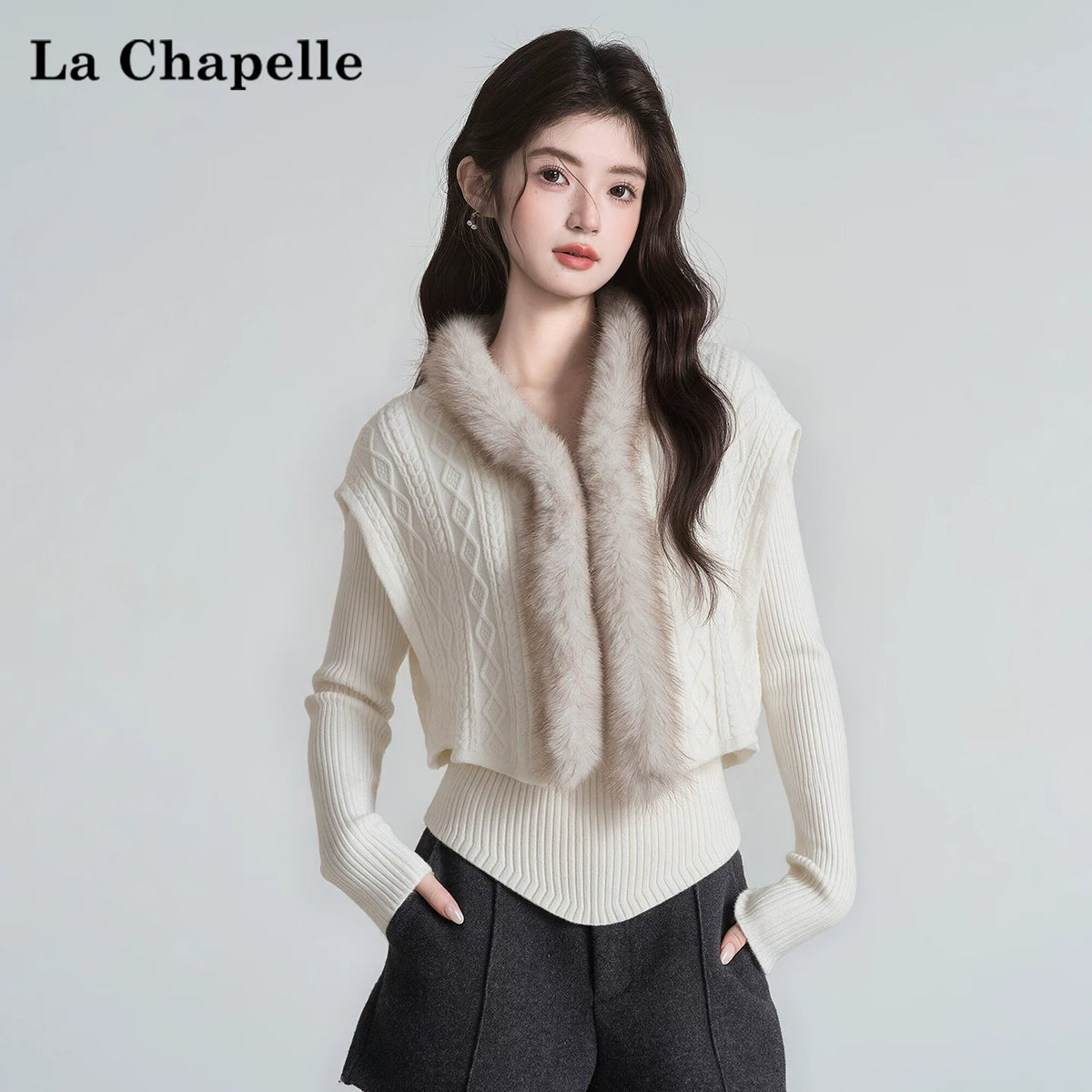 LaCシリーズ｜ファー付き ケーブルベスト風 リブニットカーディガン｜重ね着風 オフホワイト ゆったり S〜L