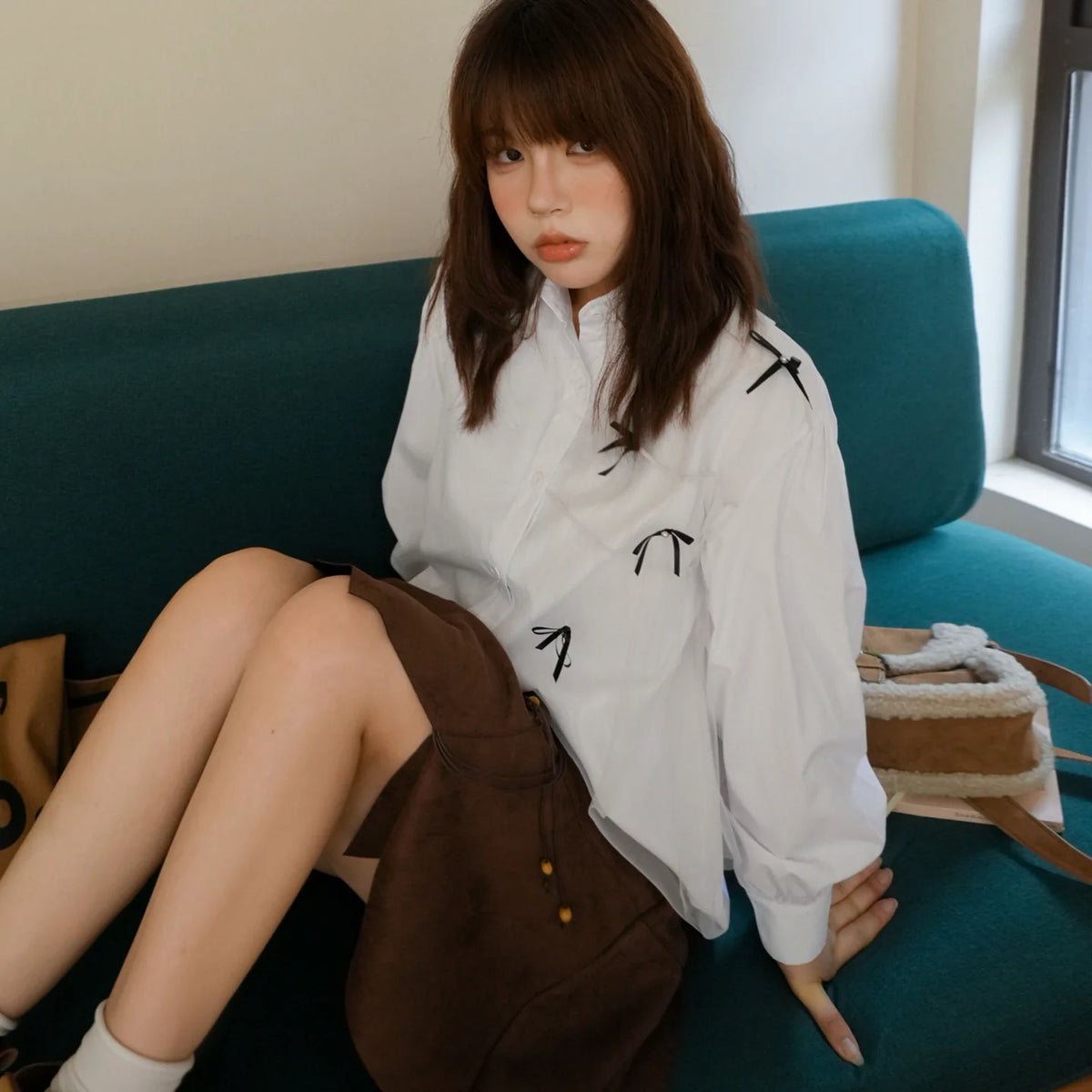 陽光蘿莎シリーズ｜リボンモチーフ 長袖シャツ｜ゆったり 胸ポケット ホワイト S〜XL