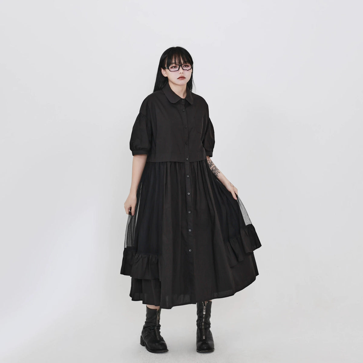 隠覓シリーズ｜シャツワンピース｜折り襟 パフスリーブ チュール切り替え 重ねフリル裾 ゆったりミディ ブラック フリー