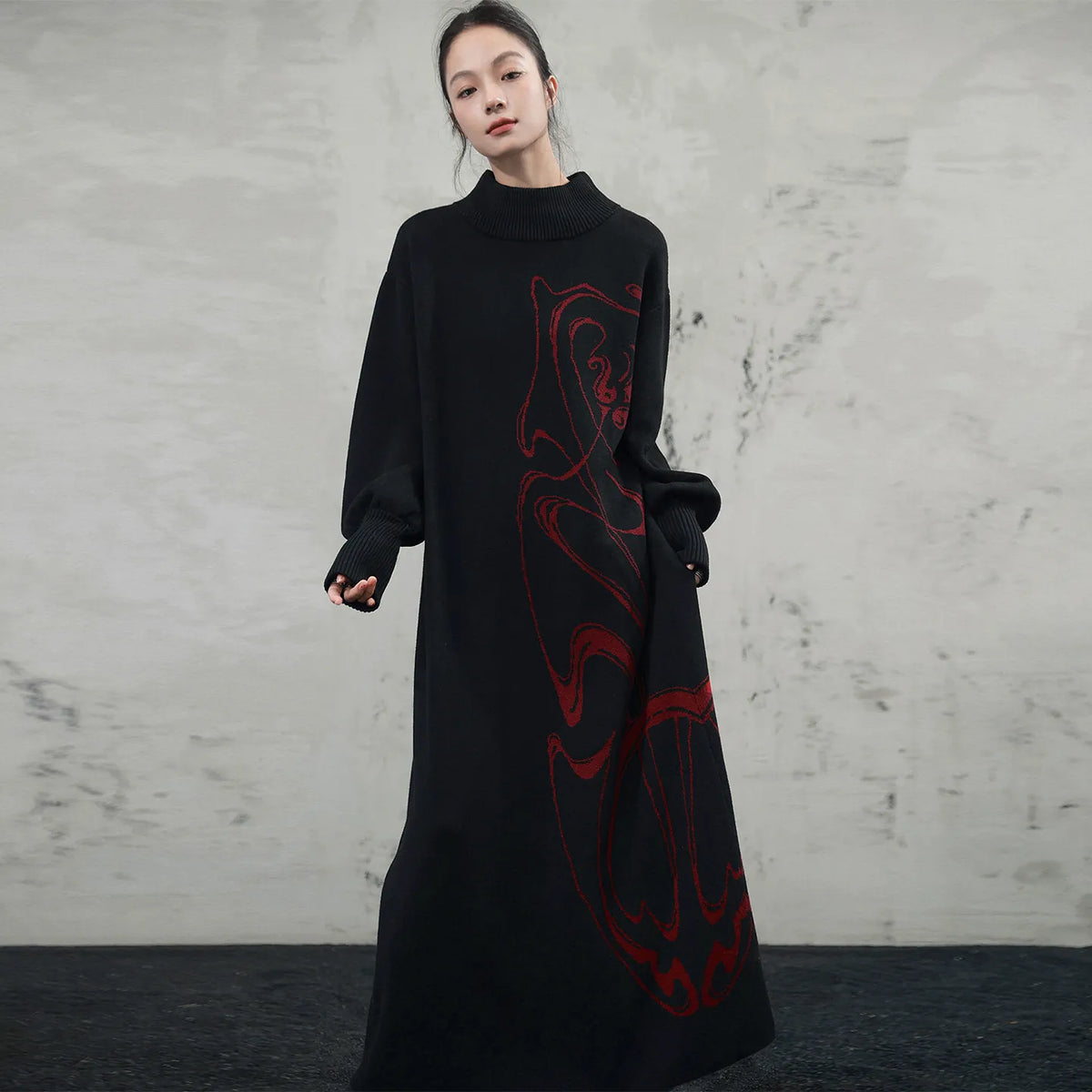 大青龍肆シリーズ｜ブラック×レッドのジャカードニットロングワンピース｜ハイネック バルーンスリーブ ゆったり ウール混 S/M